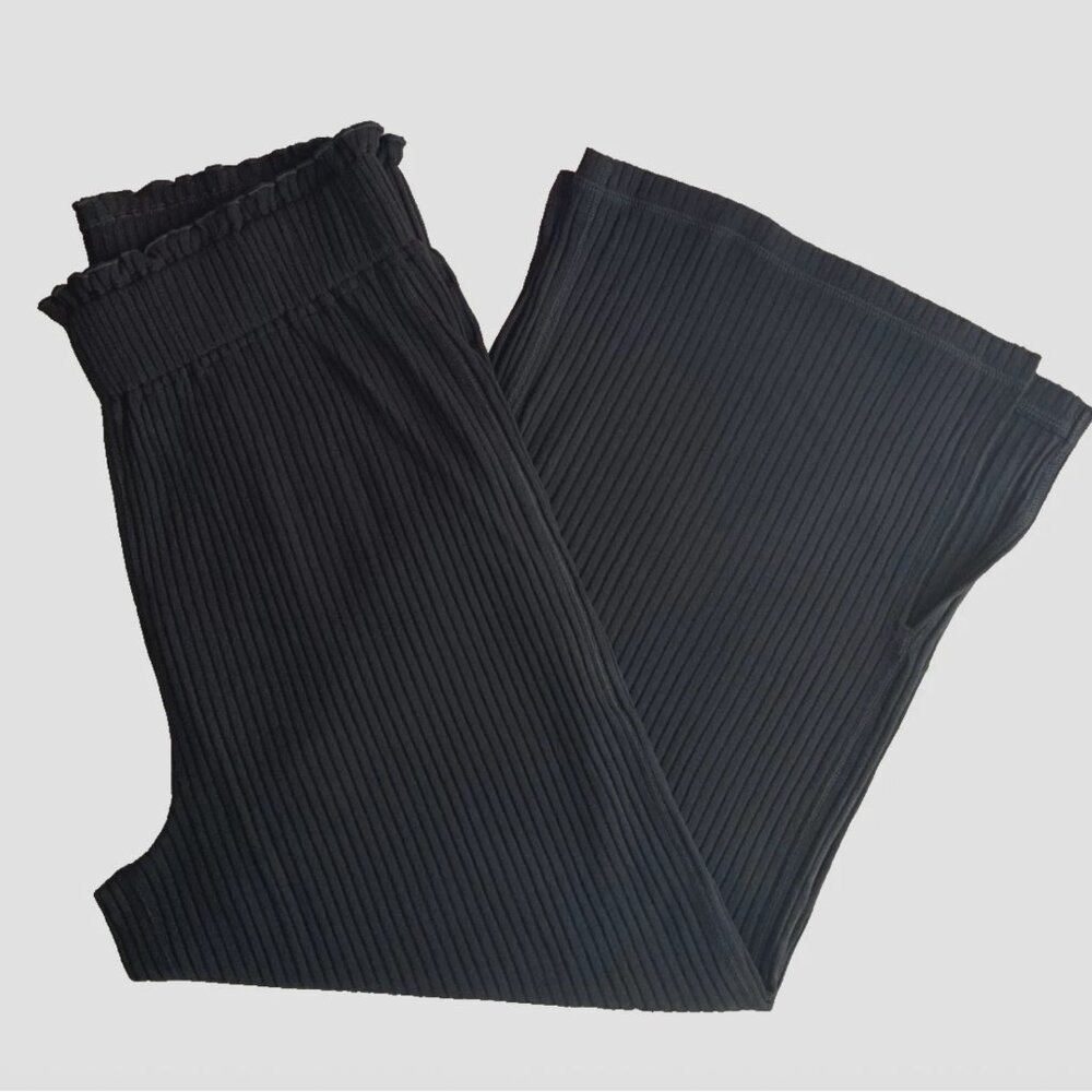 Free People Movement - Black ribbed elastic waist Wide leg Cropped Pant - Size L